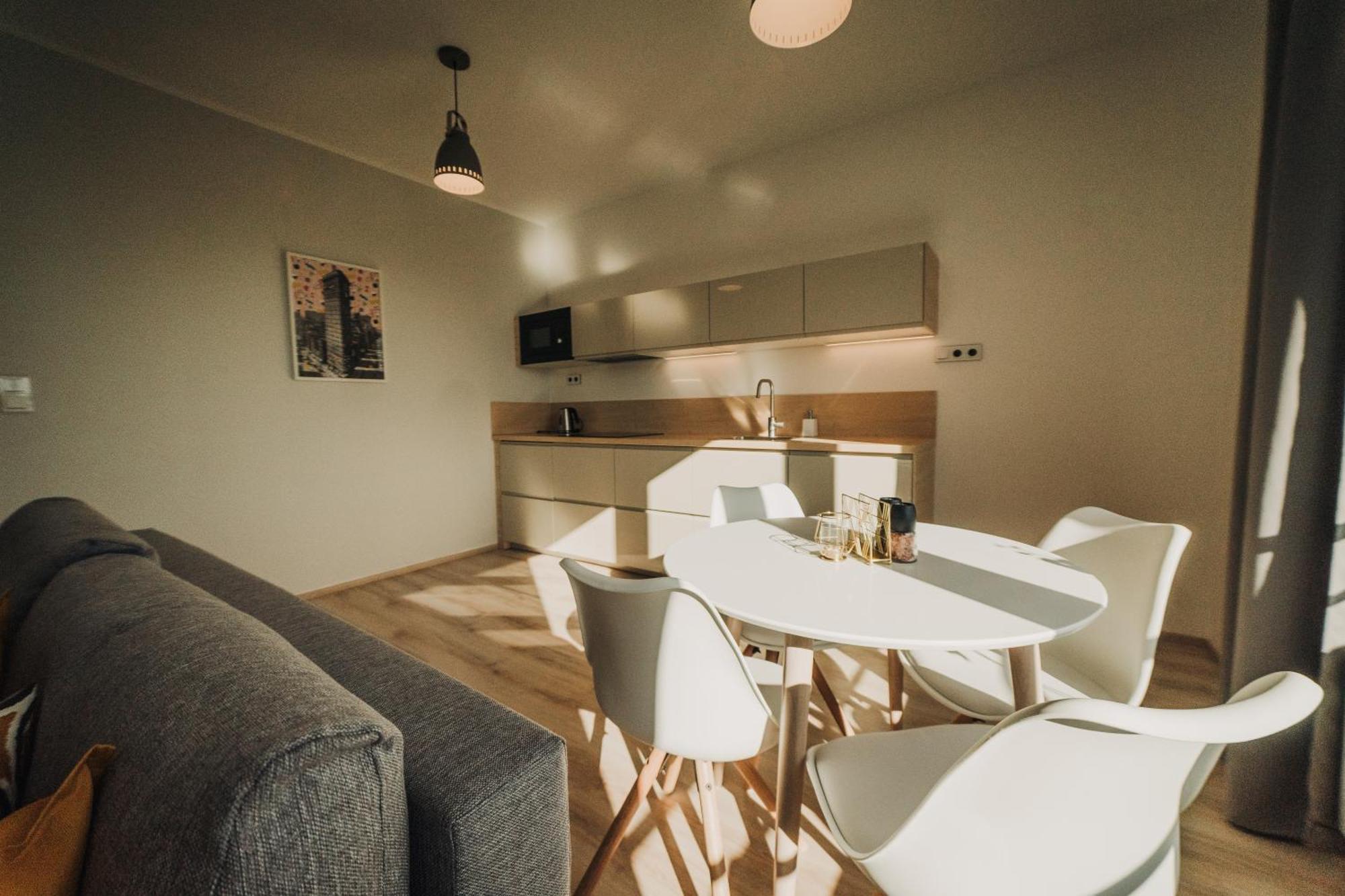 Citybeat Apartments, 400M From The Square Plzeň Eksteriør billede